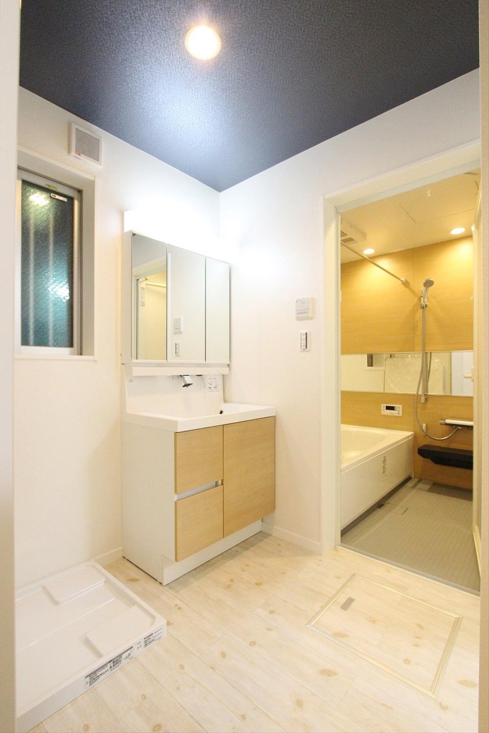 Wash basin, toilet. Washroom (November 2013) shooting water around the facility ・ Also enhanced specification ☆ It will be able to start comfortably a new life in a new home