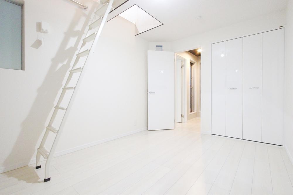 Non-living room. Western-style (11 May 2013) shooting all room 6 Pledge or more and a comfortable size ☆ Also firmly secured residential space also outfitted closet