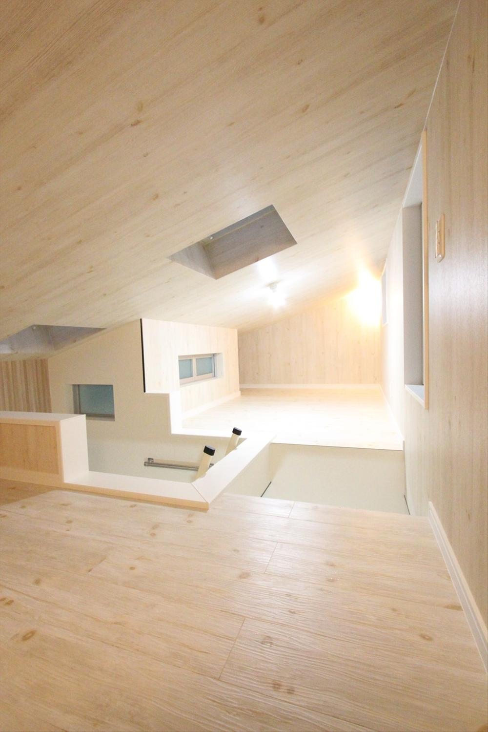 Non-living room. Loft (11 May 2013) shooting large loft is quire 6.64 ☆ Of course, as a storage, Excellent one designed to be used as the living room of the retreat space