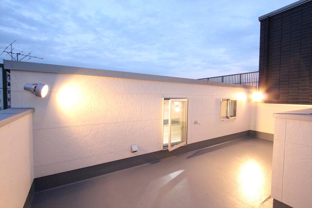 Balcony. Balcony the lives of a notch in the Sky balcony overlooking the (2013 November) full of shooting and airy views