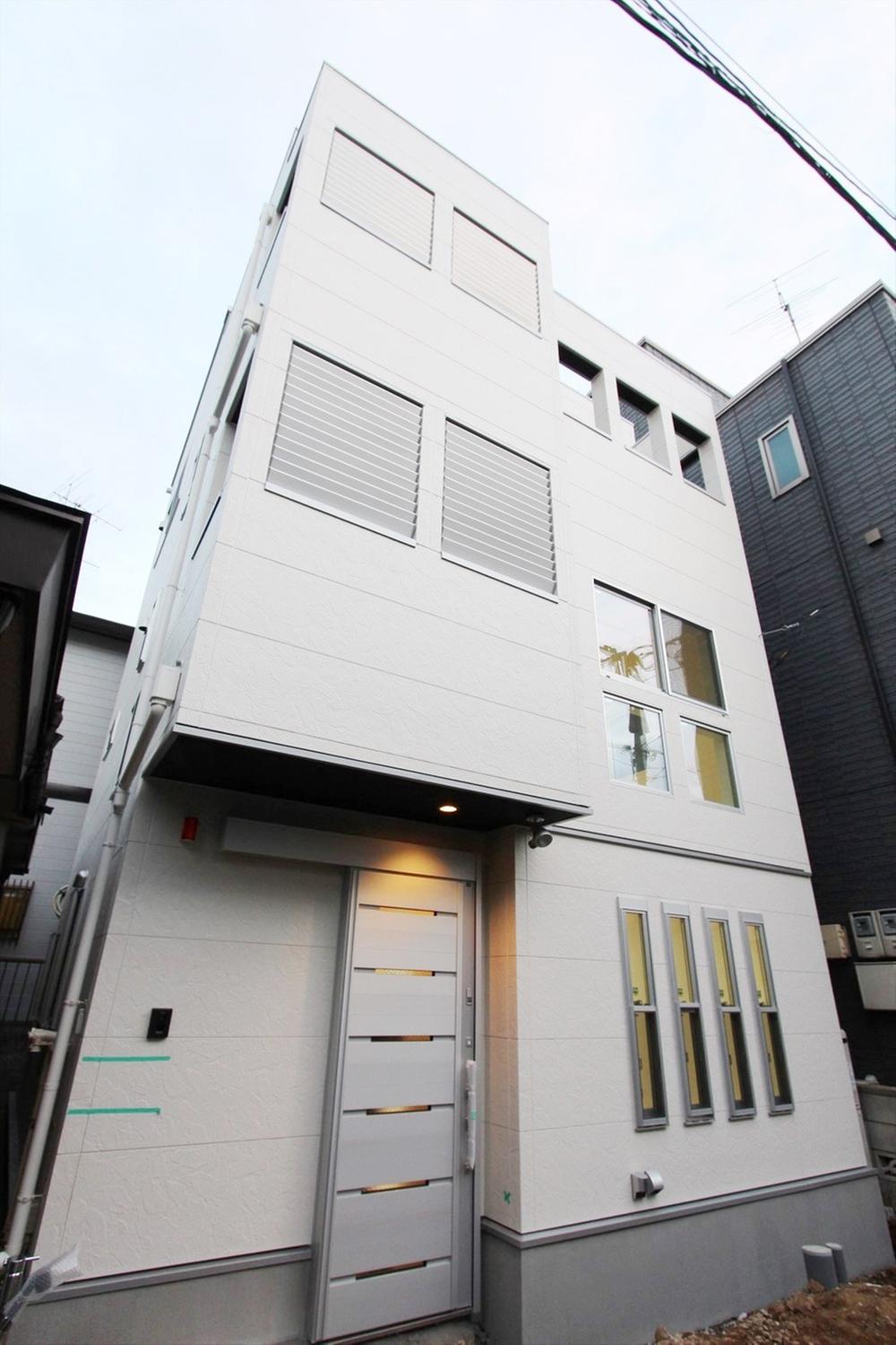 Local appearance photo. Appearance (November 2013) mansion of timeless design in the shooting square type ☆ It protects firmly the house in Secom Home Private!