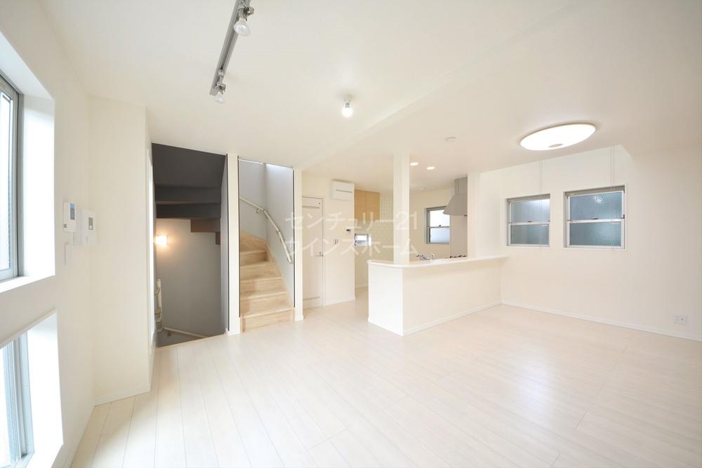 Living. Living (November 2013) shooting a comfortable size of the living room is quire 16.79 ☆ Foot floor heating is even equipped with are coming cold season as standard equipment warm