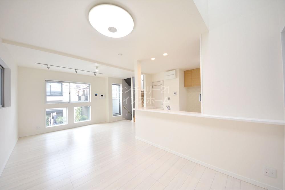 Living. Living (November 2013) Shooting