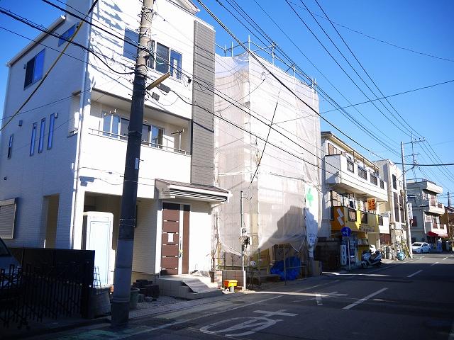 Local photos, including front road. Local (12 May 2013) Shooting