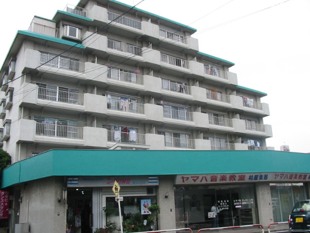 Building appearance. Condominium of 7-storey.