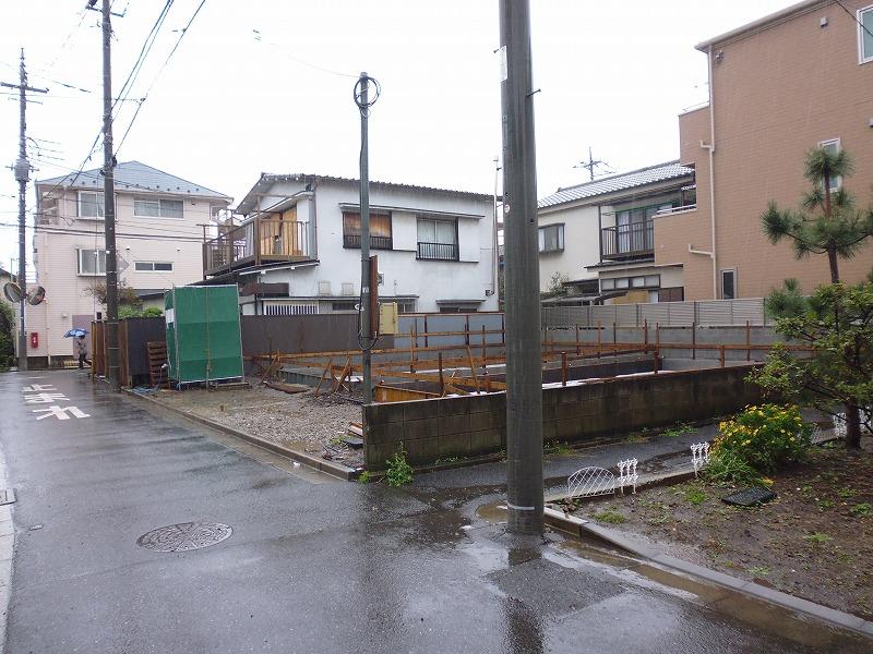 Local photos, including front road. Local (10 May 2013) Shooting