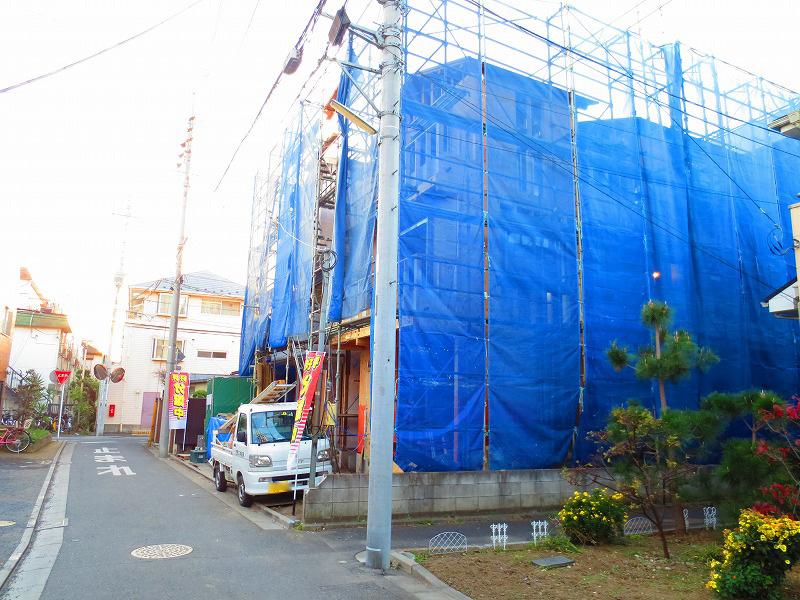 Local photos, including front road. Local (11 May 2013) Shooting