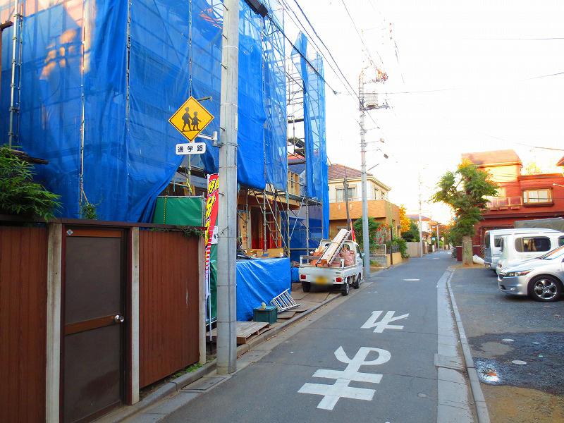 Local photos, including front road. Local (11 May 2013) Shooting