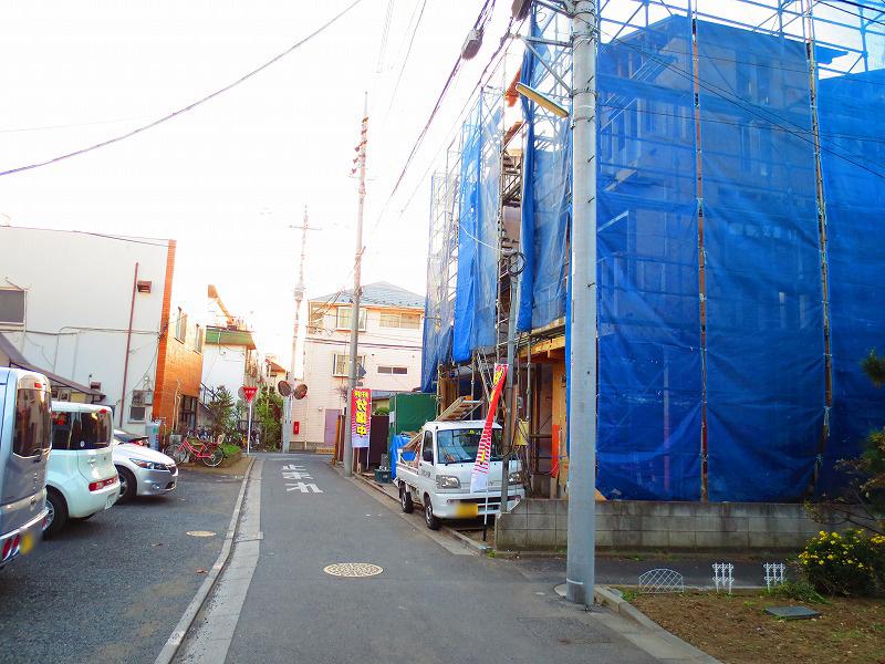 Local photos, including front road. Local (11 May 2013) Shooting