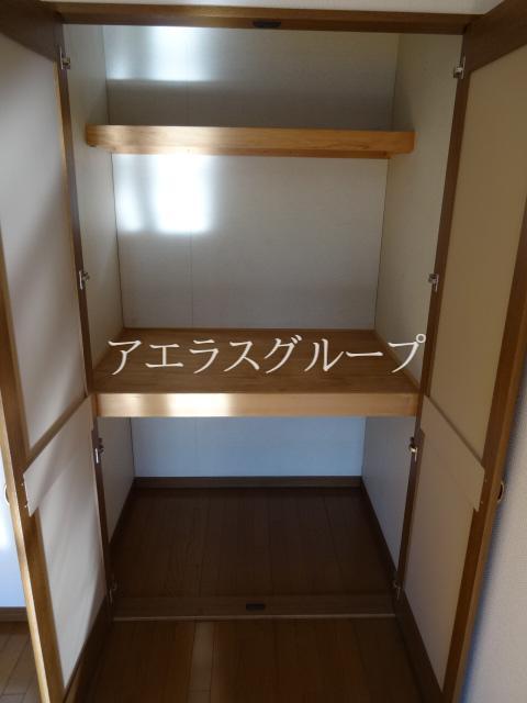 Living and room. Large storage!