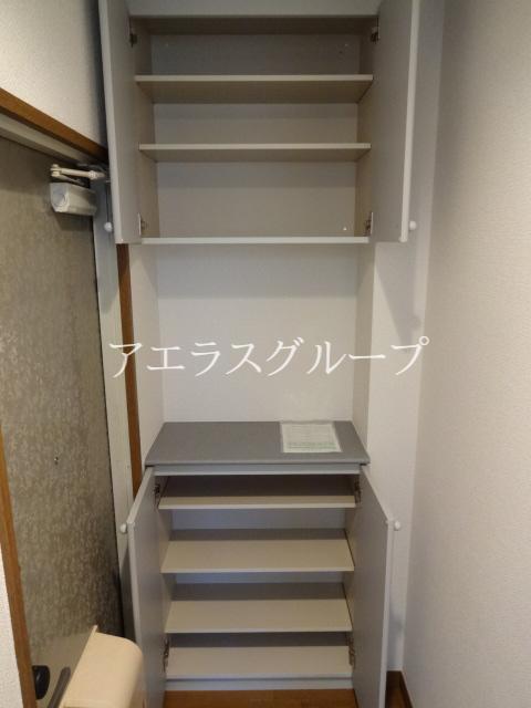 Entrance. Entrance housing wealth!