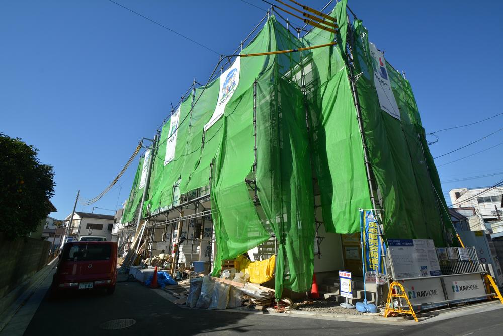 Local photos, including front road. Busy morning and slower glad station a 6-minute walk at the time of returning home! ! Local (11 May 2013) Shooting