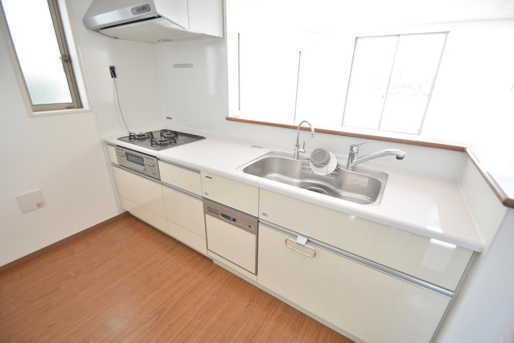 Kitchen. It supports the busy housework with dish washing dryer! ! Indoor (11 May 2013) Shooting