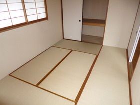 Living and room. It is a corner room