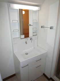 Washroom. Wash basin with shampoo dresser.