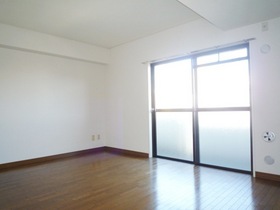 Living and room. LDK is spacious space of 10 Pledge