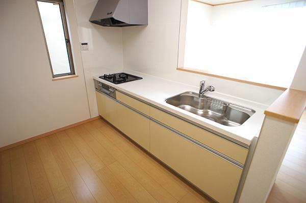 Kitchen. Produce a warm time face-to-face kitchen of your family Indoor (12 May 2013) Shooting