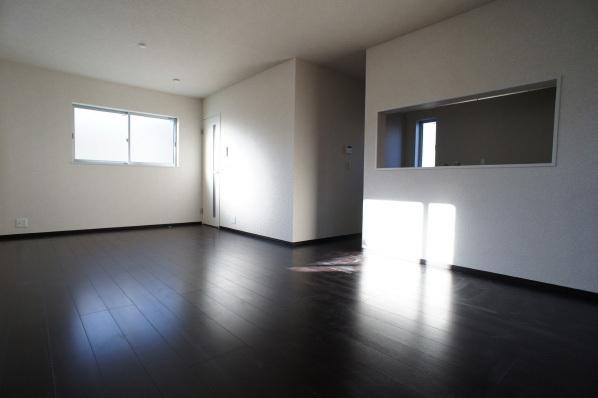 Living. Conversation of your family is lively, Open-minded LDK