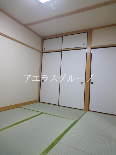 Living and room. I Japanese is still Japanese-style room