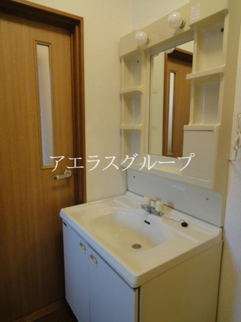 Washroom. Here are groomed