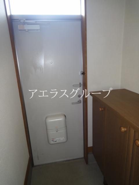 Entrance. I'll be back