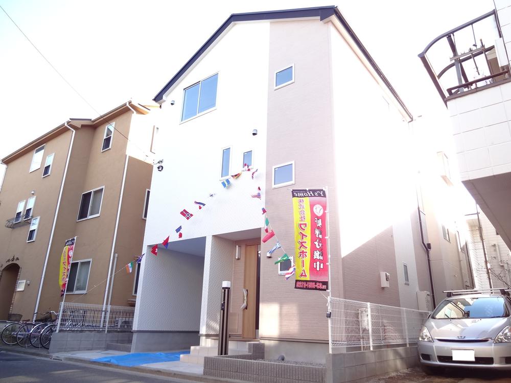 Local appearance photo. Local (12 May 2013) Shooting