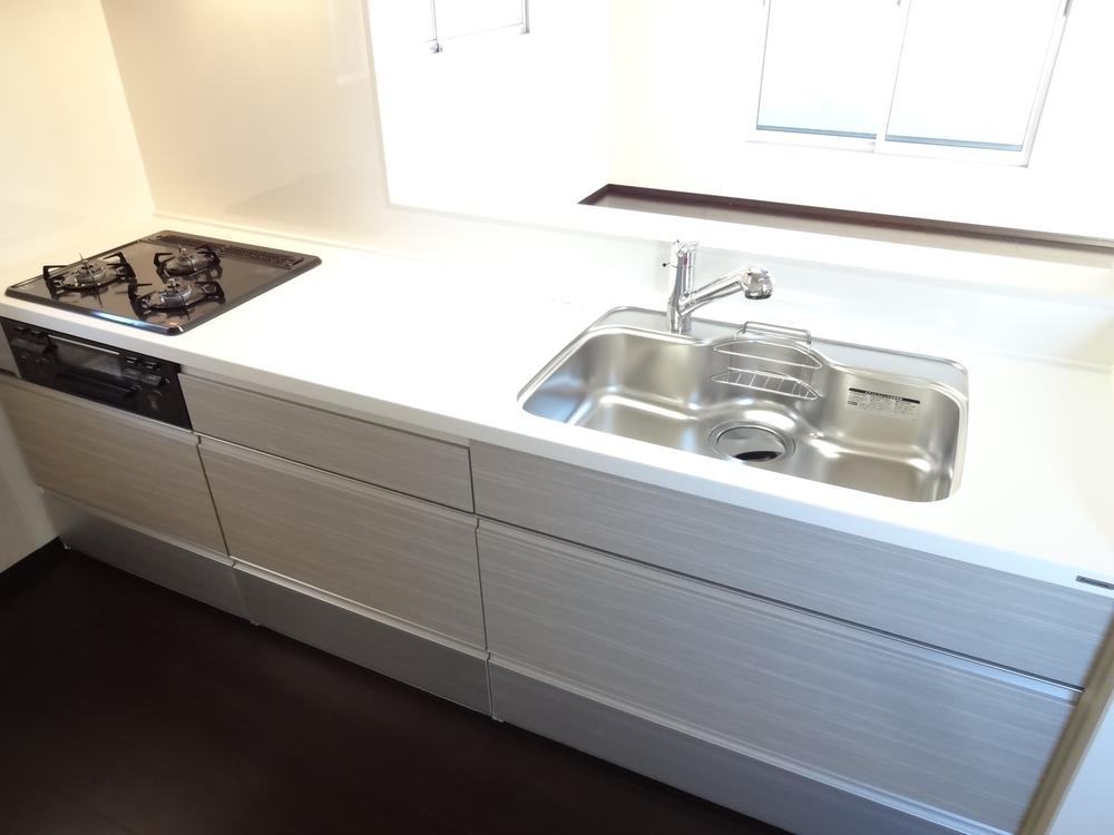 Kitchen. Indoor (12 May 2013) Shooting