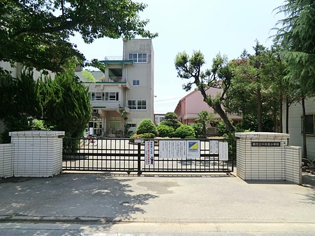 Primary school. Warabishiritsu Central East until the elementary school 840m
