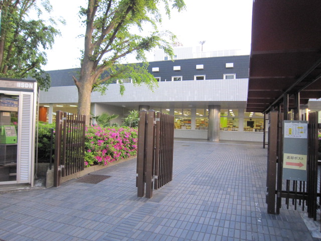 library. 263m to the library (library)