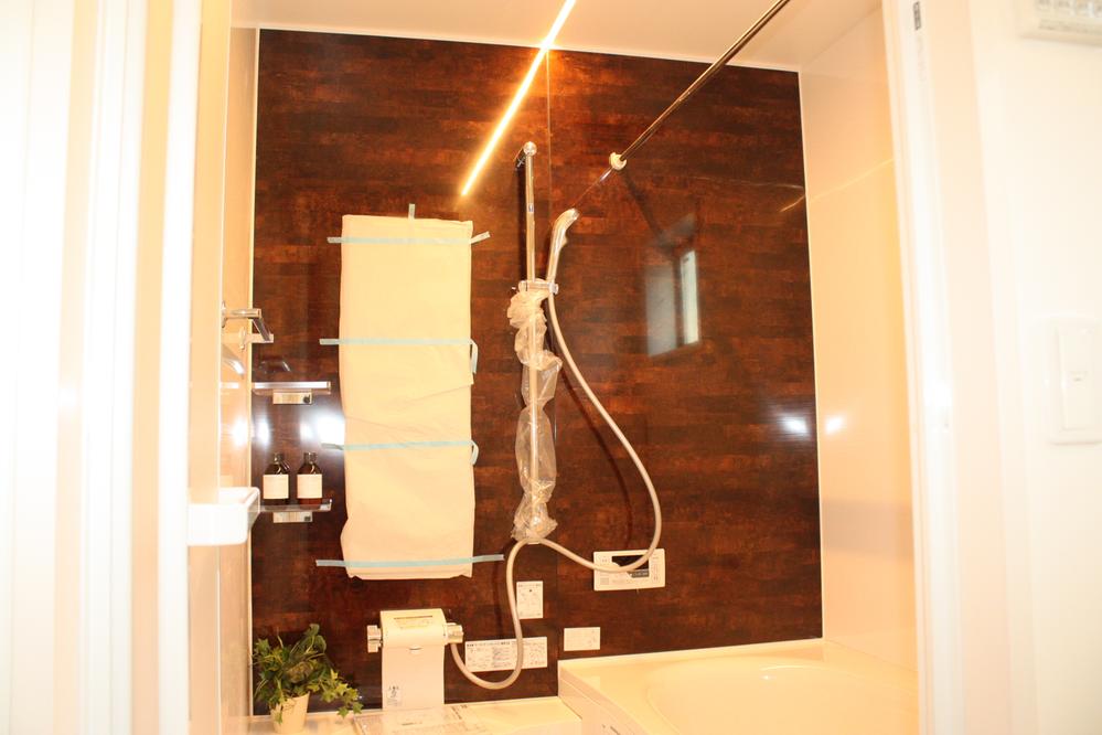 Bathroom. Local (12 May 2013) Shooting