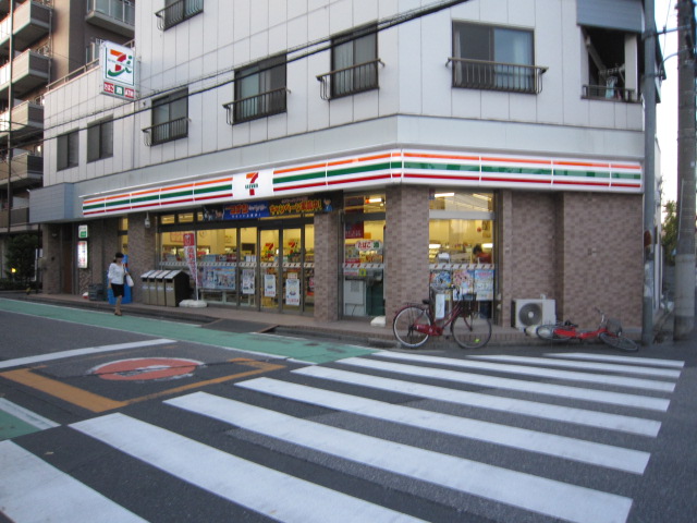 Convenience store. 422m to Seven-Eleven (convenience store)