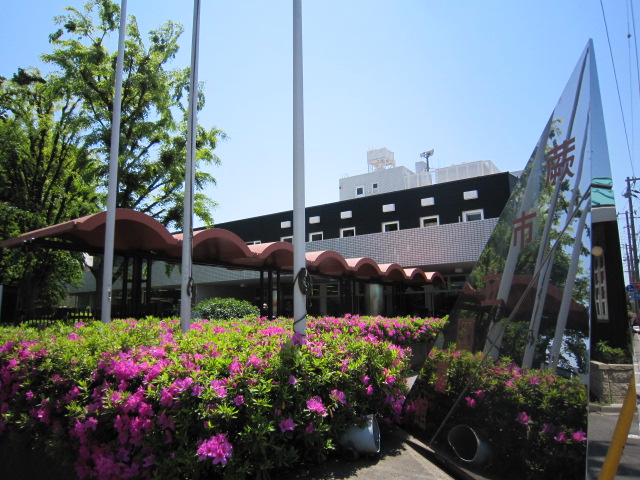 library. 822m until bracken City Library (Library)