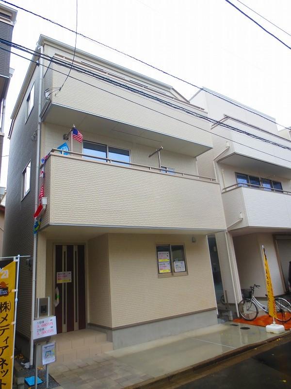 Local appearance photo. Local (12 May 2013) Shooting