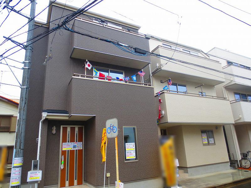 Local appearance photo. Local (12 May 2013) Shooting