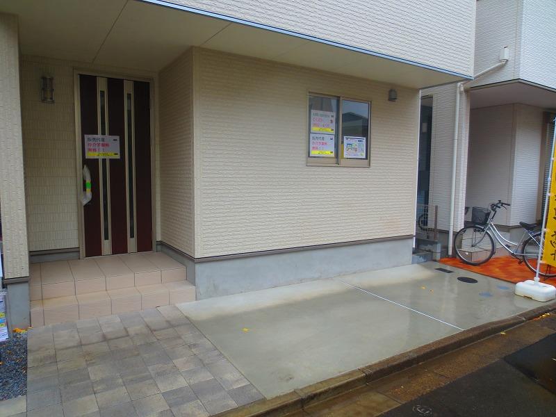 Parking lot. Local (12 May 2013) Shooting