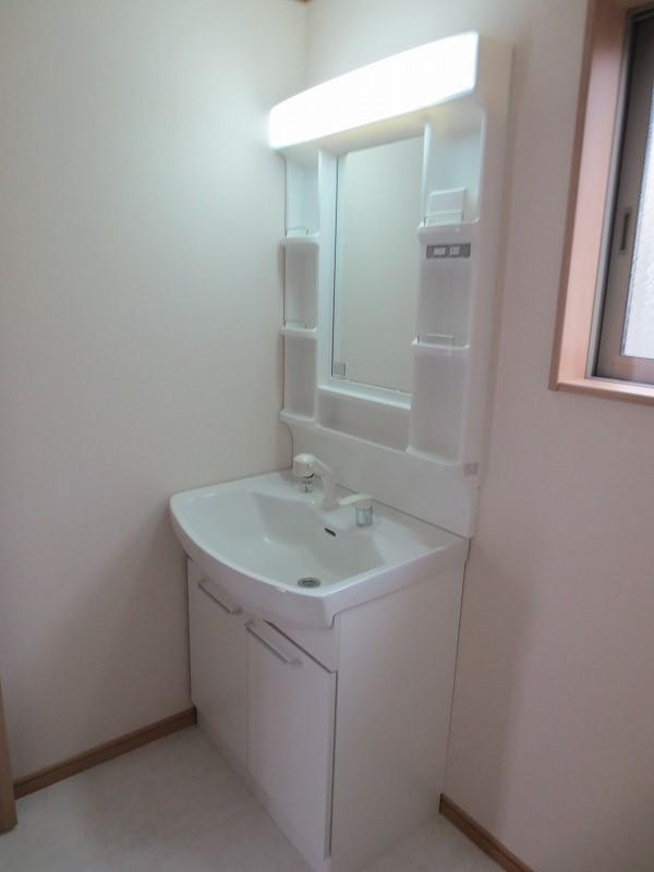 Wash basin, toilet. Local (12 May 2013) Shooting