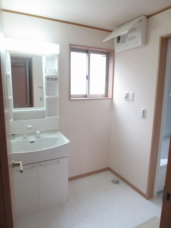 Wash basin, toilet. Local (12 May 2013) Shooting