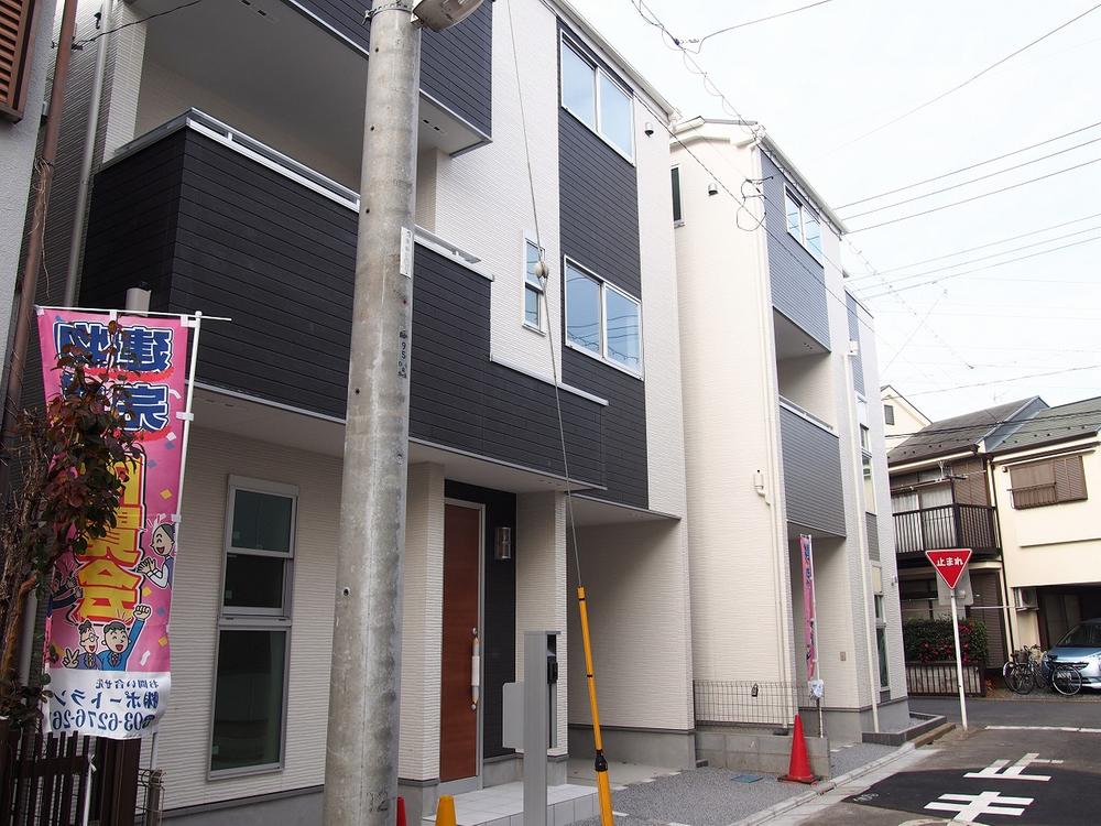 Local photos, including front road. Building 2