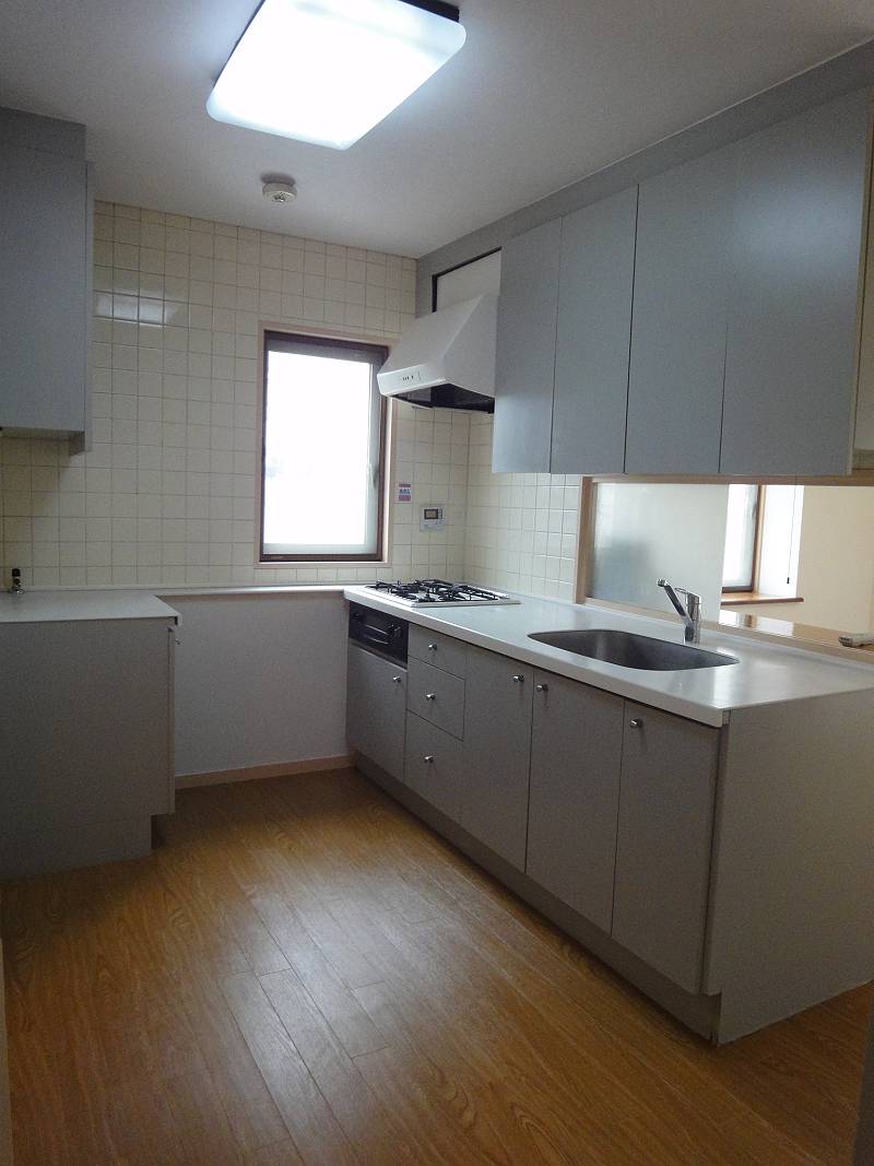 Kitchen. System kitchen gas 3-burner stove