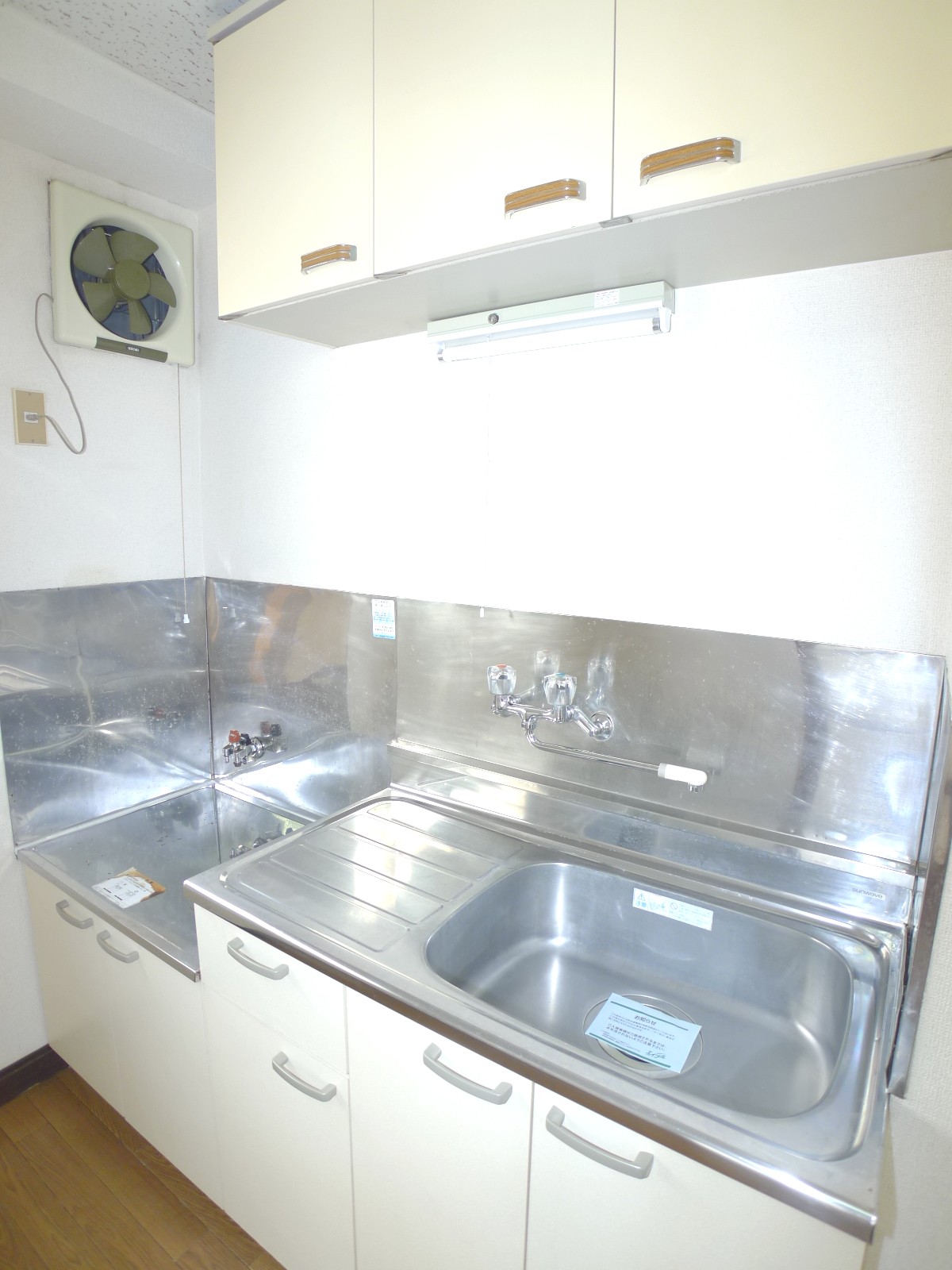 Kitchen. Two-burner gas stove installation Allowed