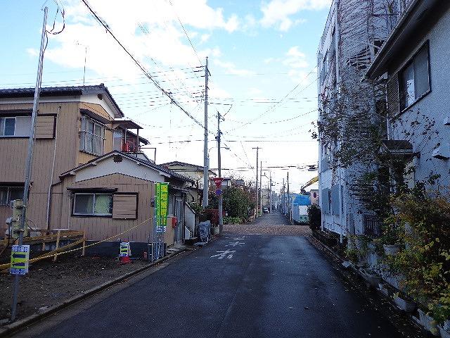 Local photos, including front road. Local (12 May 2013) Shooting