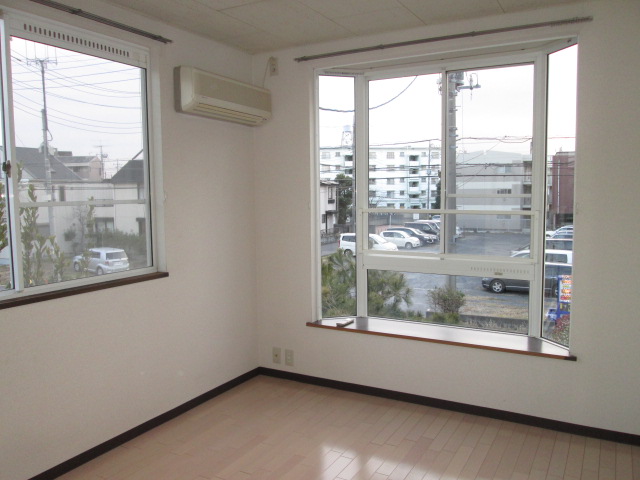 Other room space. Large bay window facing south! Two-sided lighting!