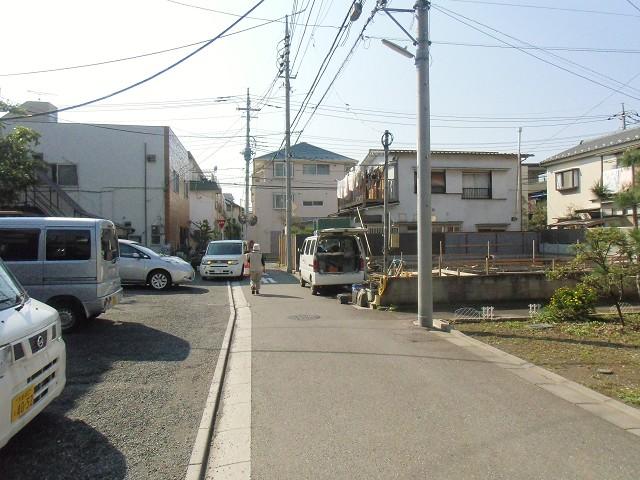 Local photos, including front road. Front southeast side road Local (October 31, 2013) Shooting