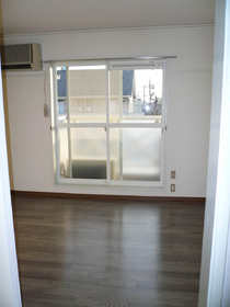 Living and room. Western-style 6 Pledge is a south-facing sunny