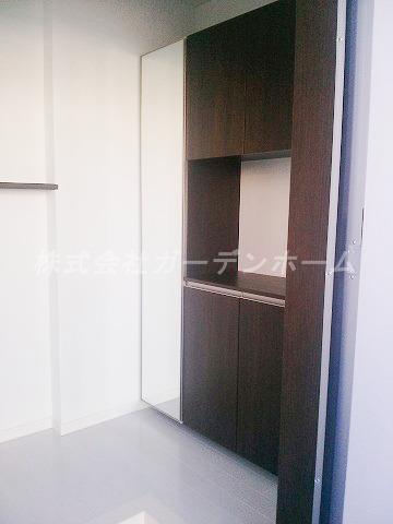 Entrance. Indoor (11 May 2013) Shooting