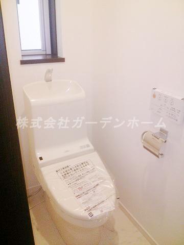 Toilet. Indoor (11 May 2013) Shooting