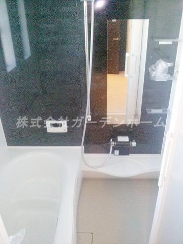 Bathroom. Indoor (11 May 2013) Shooting