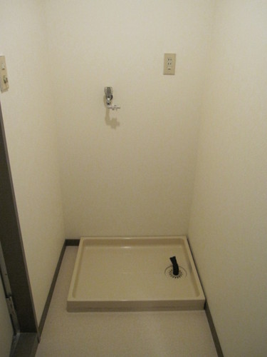 Living and room. Indoor Laundry Storage