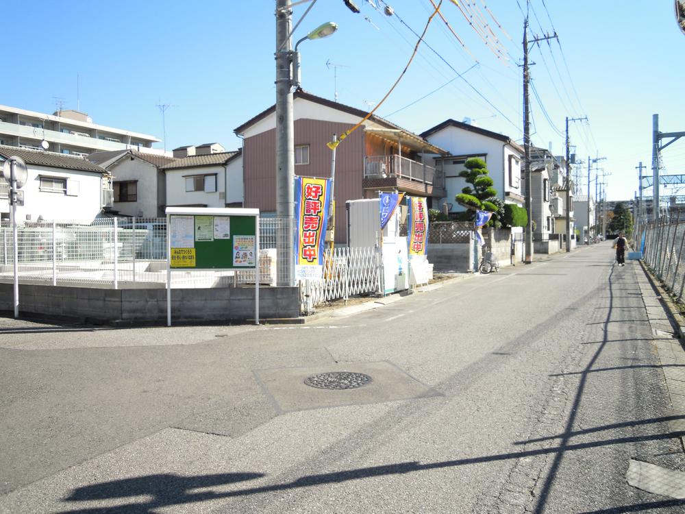 Local photos, including front road. Local (11 May 2013) Shooting