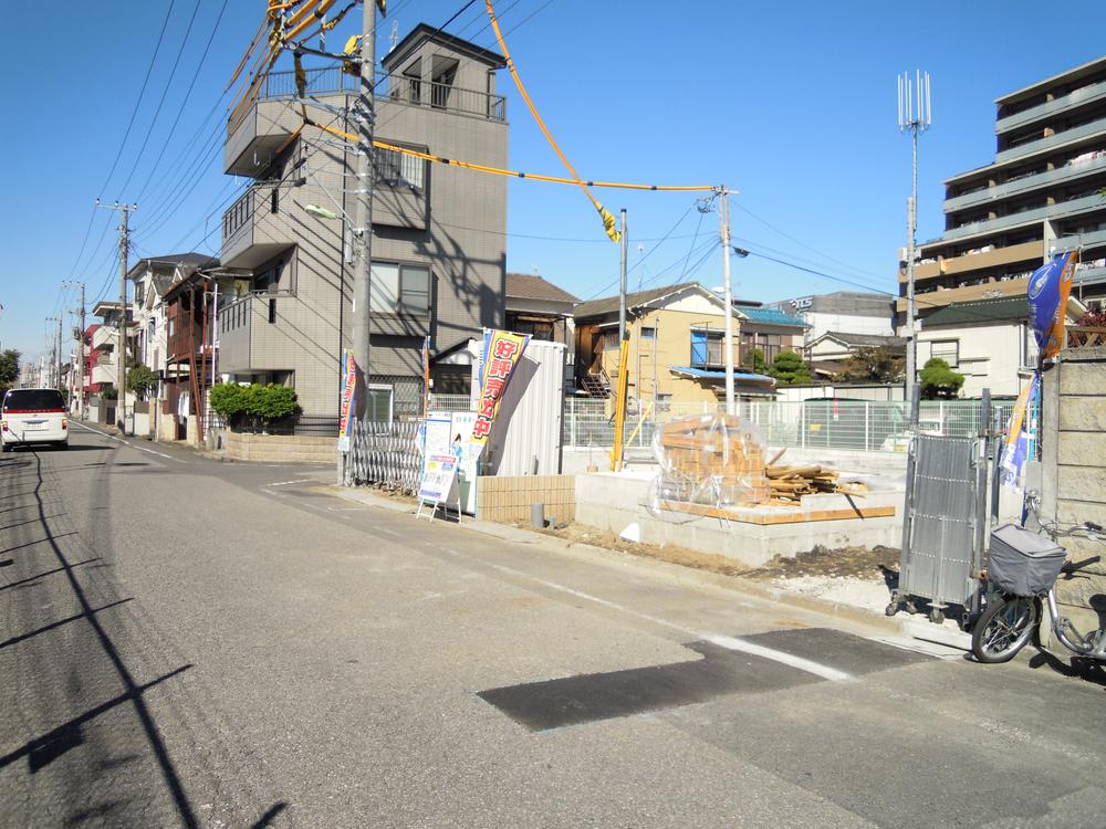 Local photos, including front road. Local (11 May 2013) Shooting